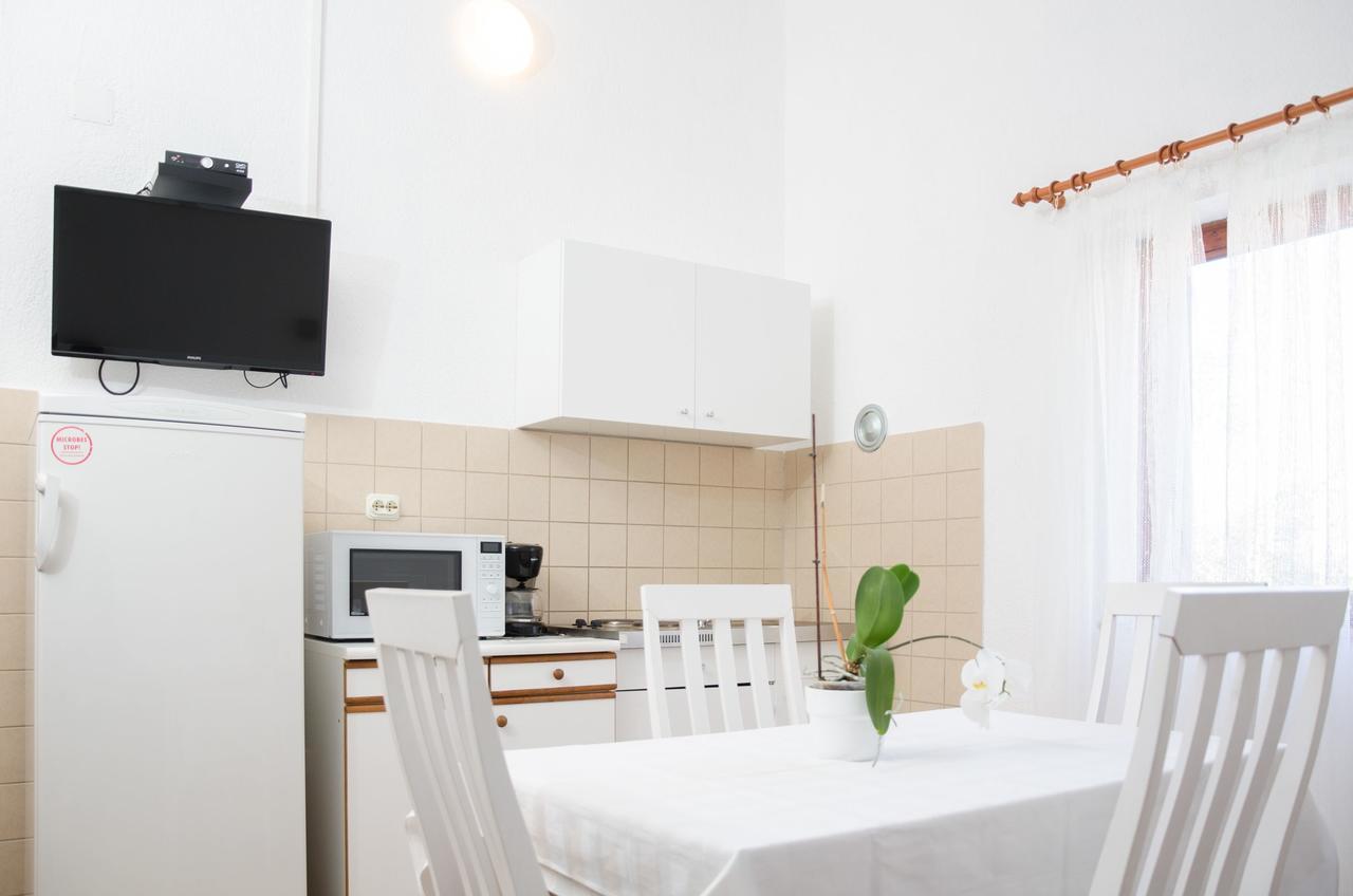 Apartments Sanja Sibinj Krmpotski Ngoại thất bức ảnh