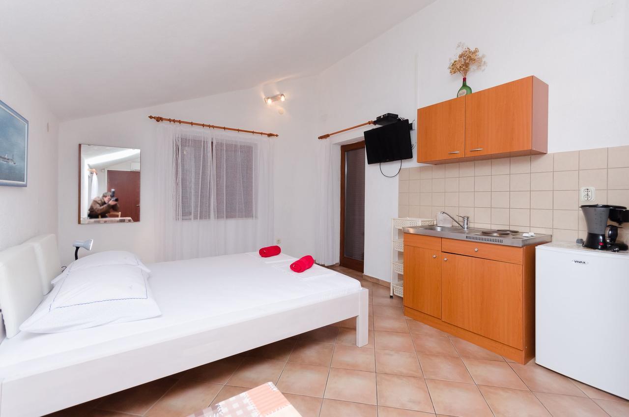 Apartments Sanja Sibinj Krmpotski Ngoại thất bức ảnh