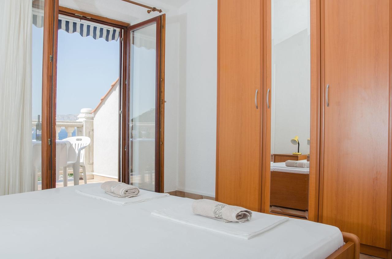 Apartments Sanja Sibinj Krmpotski Ngoại thất bức ảnh