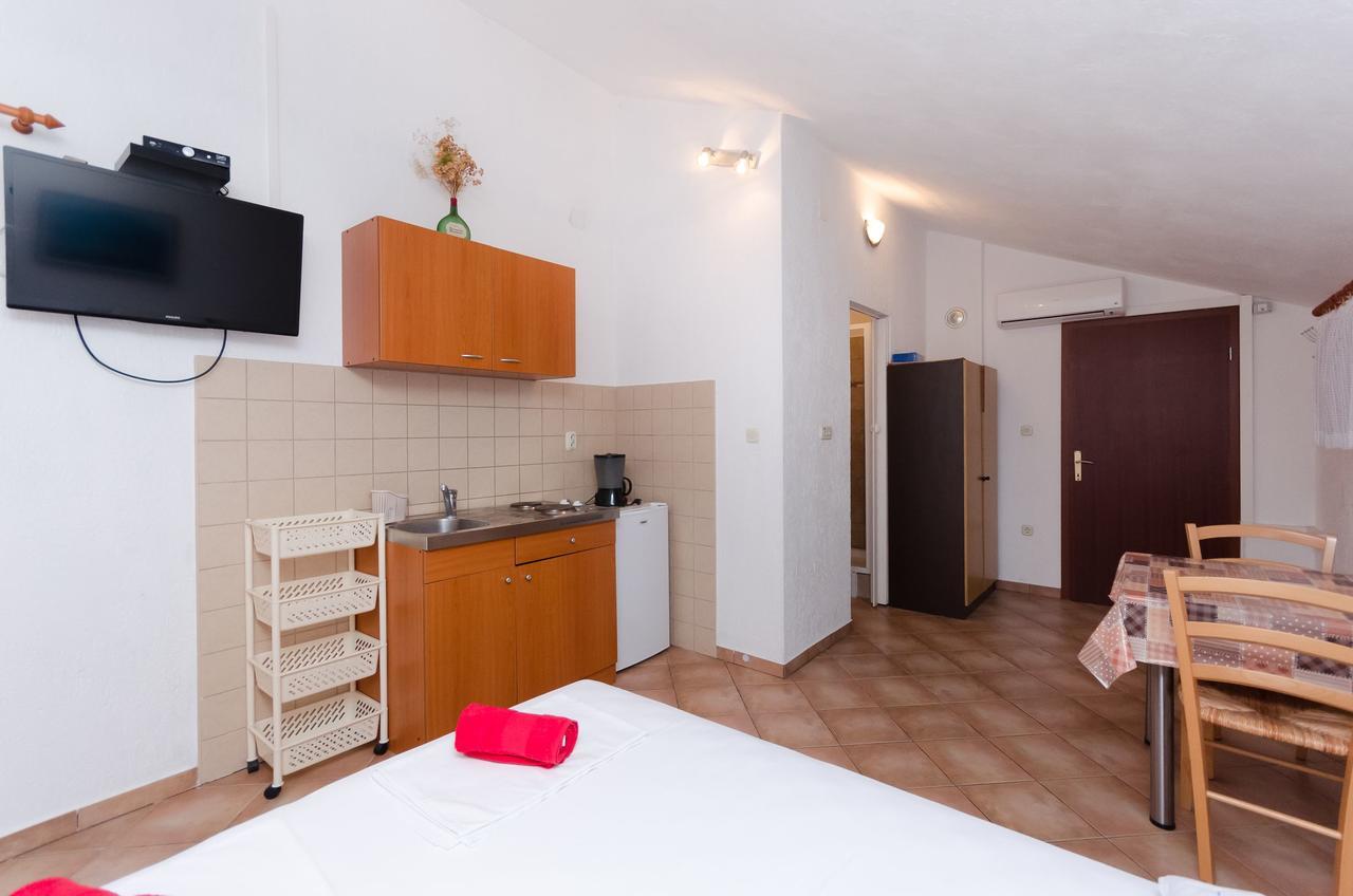 Apartments Sanja Sibinj Krmpotski Ngoại thất bức ảnh
