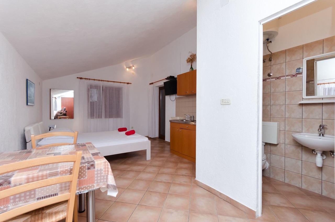 Apartments Sanja Sibinj Krmpotski Ngoại thất bức ảnh