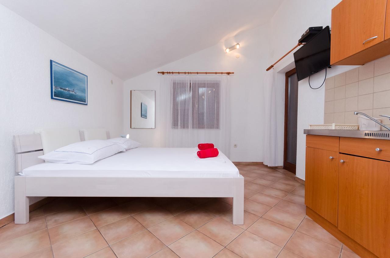 Apartments Sanja Sibinj Krmpotski Ngoại thất bức ảnh
