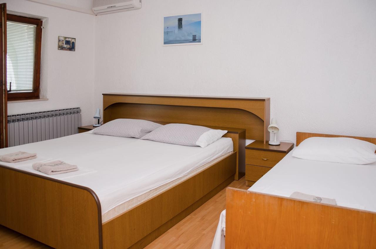 Apartments Sanja Sibinj Krmpotski Ngoại thất bức ảnh