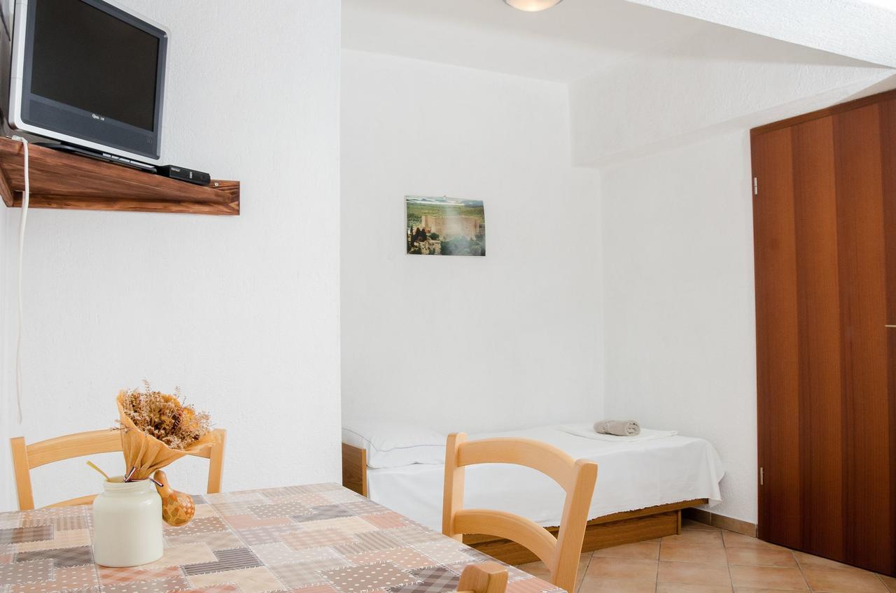 Apartments Sanja Sibinj Krmpotski Ngoại thất bức ảnh