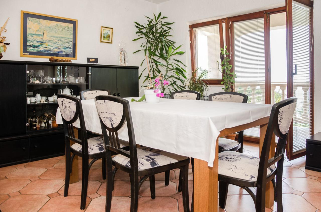 Apartments Sanja Sibinj Krmpotski Ngoại thất bức ảnh