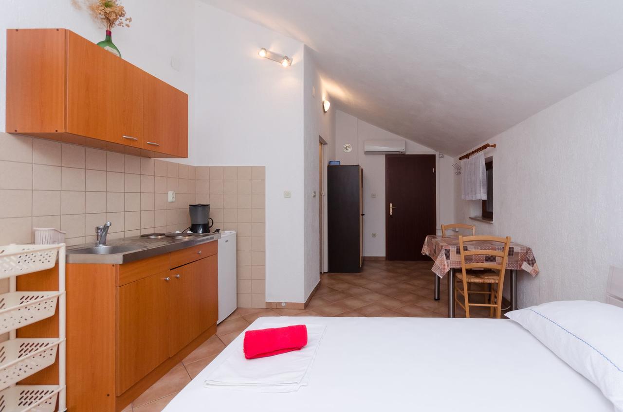 Apartments Sanja Sibinj Krmpotski Ngoại thất bức ảnh
