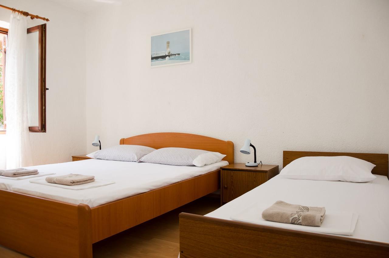 Apartments Sanja Sibinj Krmpotski Ngoại thất bức ảnh