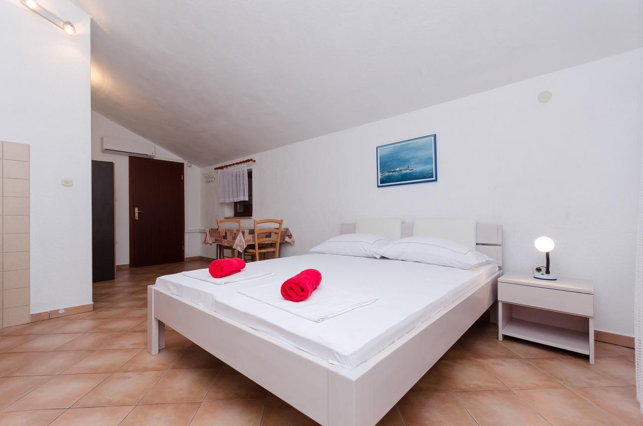 Apartments Sanja Sibinj Krmpotski Ngoại thất bức ảnh
